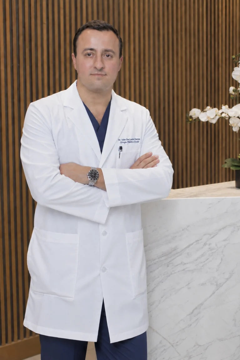 Retrato del Dr. Iván De León en OculoPlast