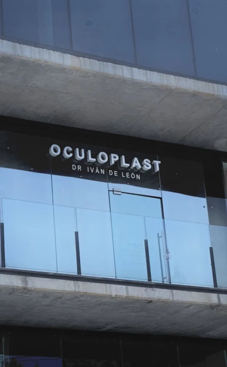Consultorio OculoPlast en el segundo piso de Plaza Kerkus